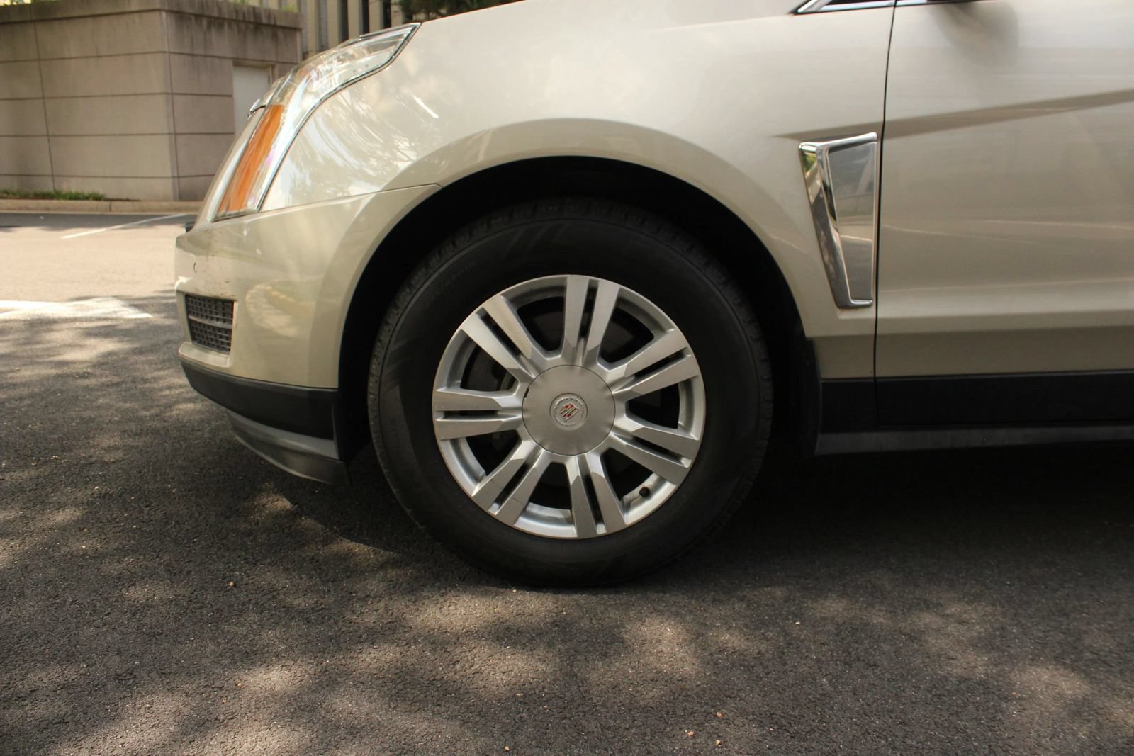 Used 2015 Cadillac SRX Luxury w/ Driver Awareness Package AWD/4WD image 11
