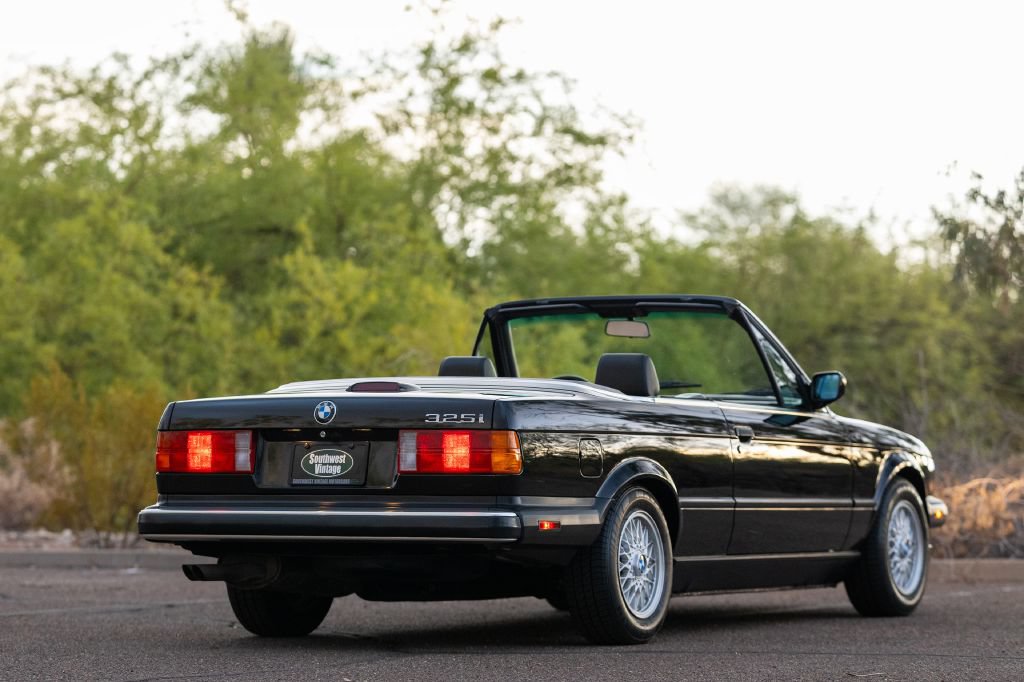 Used 1990 BMW 325i Convertible RWD image 16