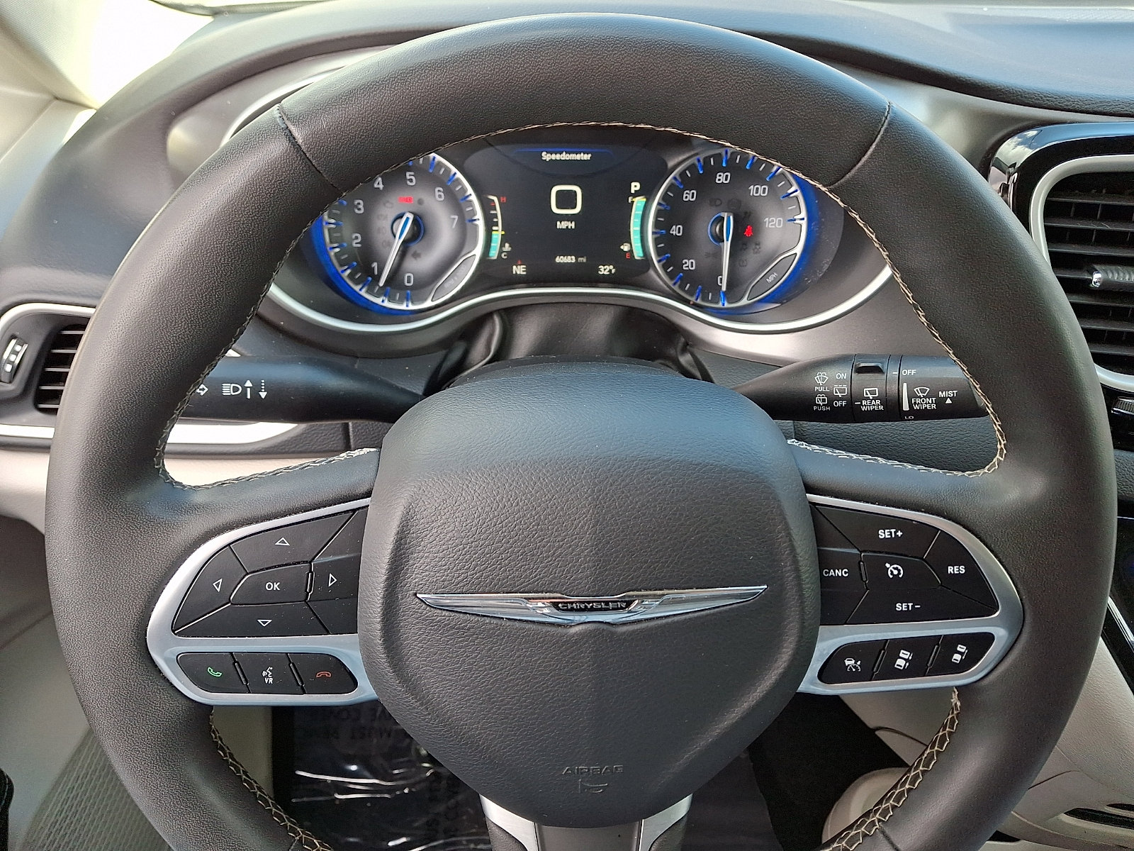 Used 2023 Chrysler Pacifica Touring-L image 19