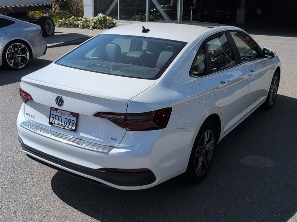 Used 2023 Volkswagen Jetta SE w/ Panoramic Sunroof Package FWD image 5