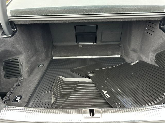 Used 2021 Audi S8 L image 13