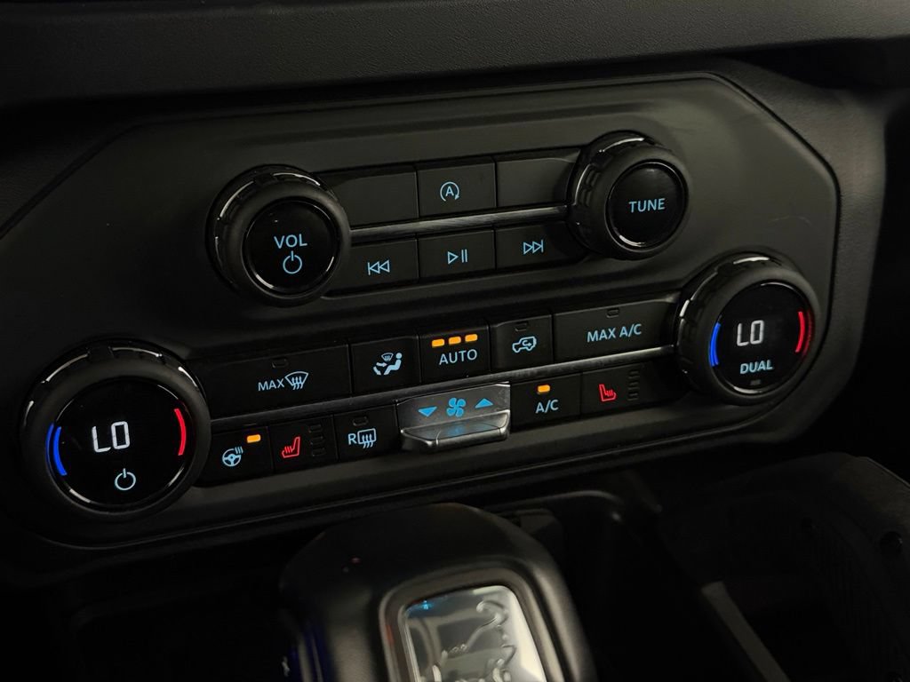 Used 2025 Ford Bronco Badlands AWD/4WD image 18