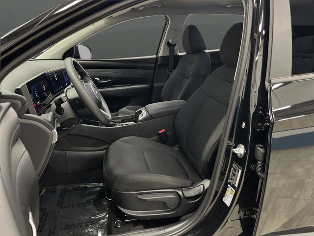 Used 2025 Hyundai Tucson SE image 4
