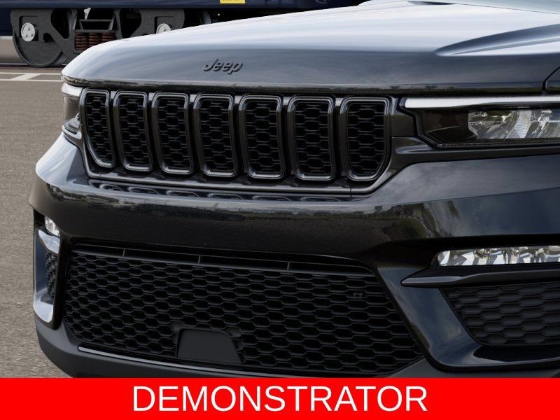New 2025 Jeep Grand Cherokee Limited w/ Black Appearance Package AWD/4WD image 11
