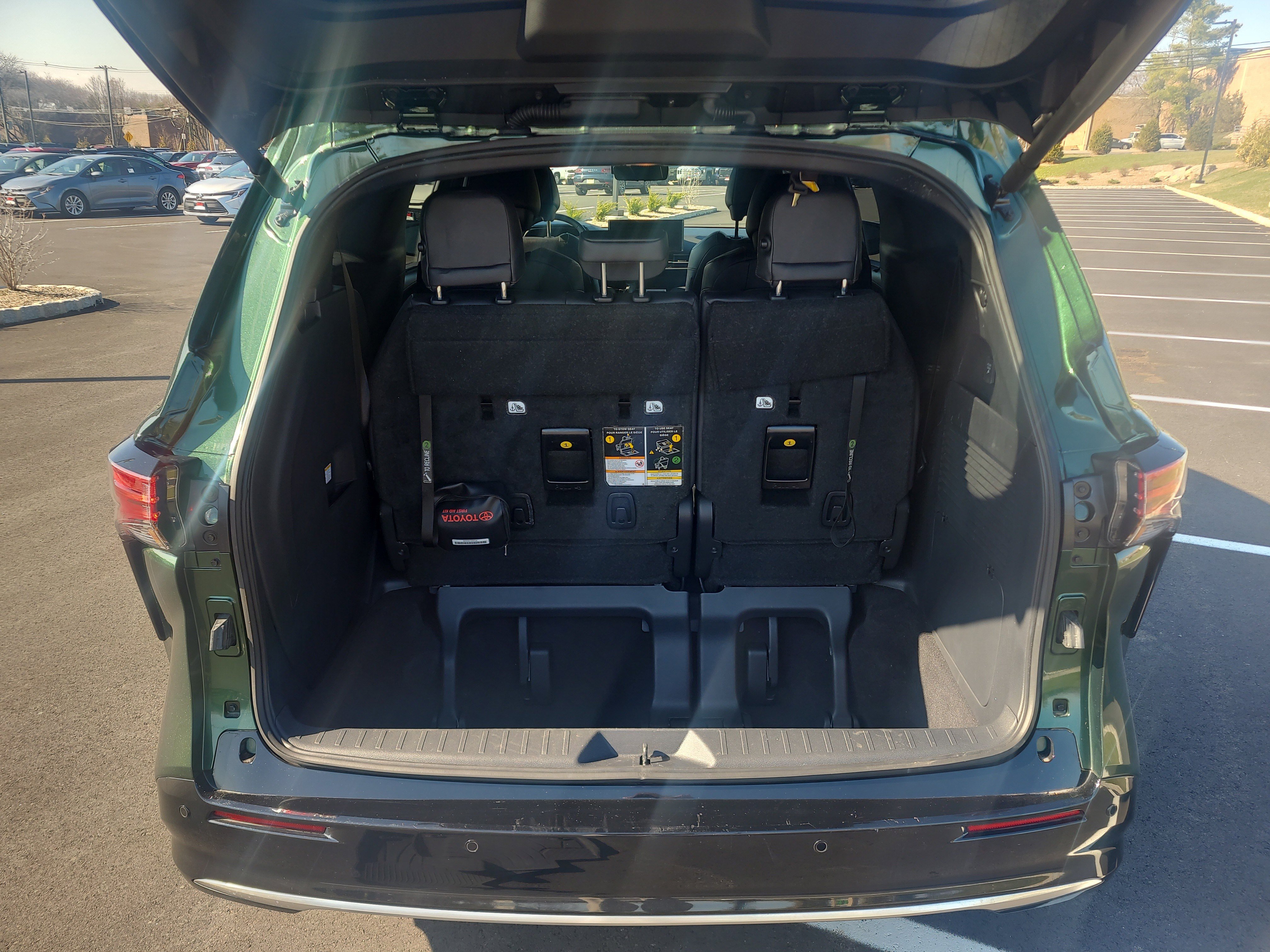 Used 2025 Toyota Sienna Limited image 32