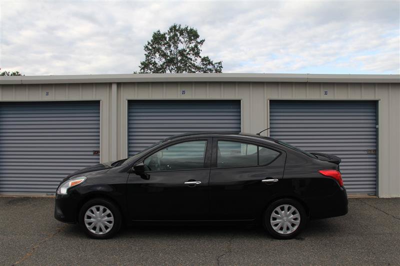 Used 2015 Nissan Versa SV FWD image 9