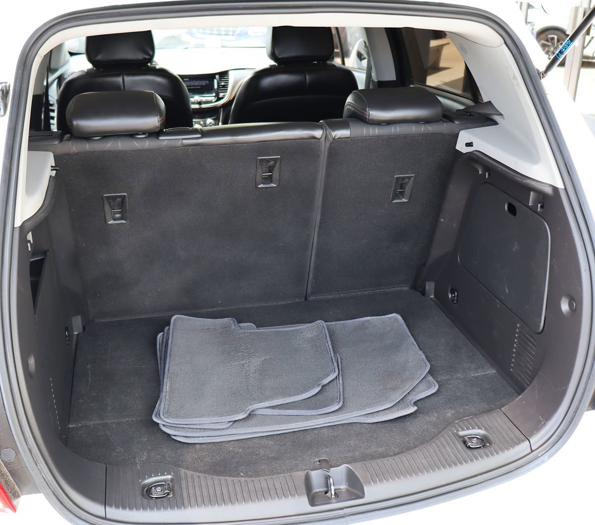Used 2021 Chevrolet Trax LT AWD/4WD image 25