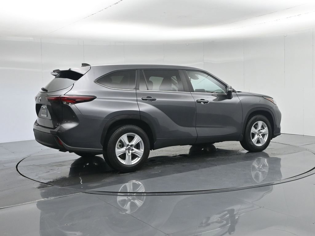 Used 2024 Toyota Highlander LE image 34
