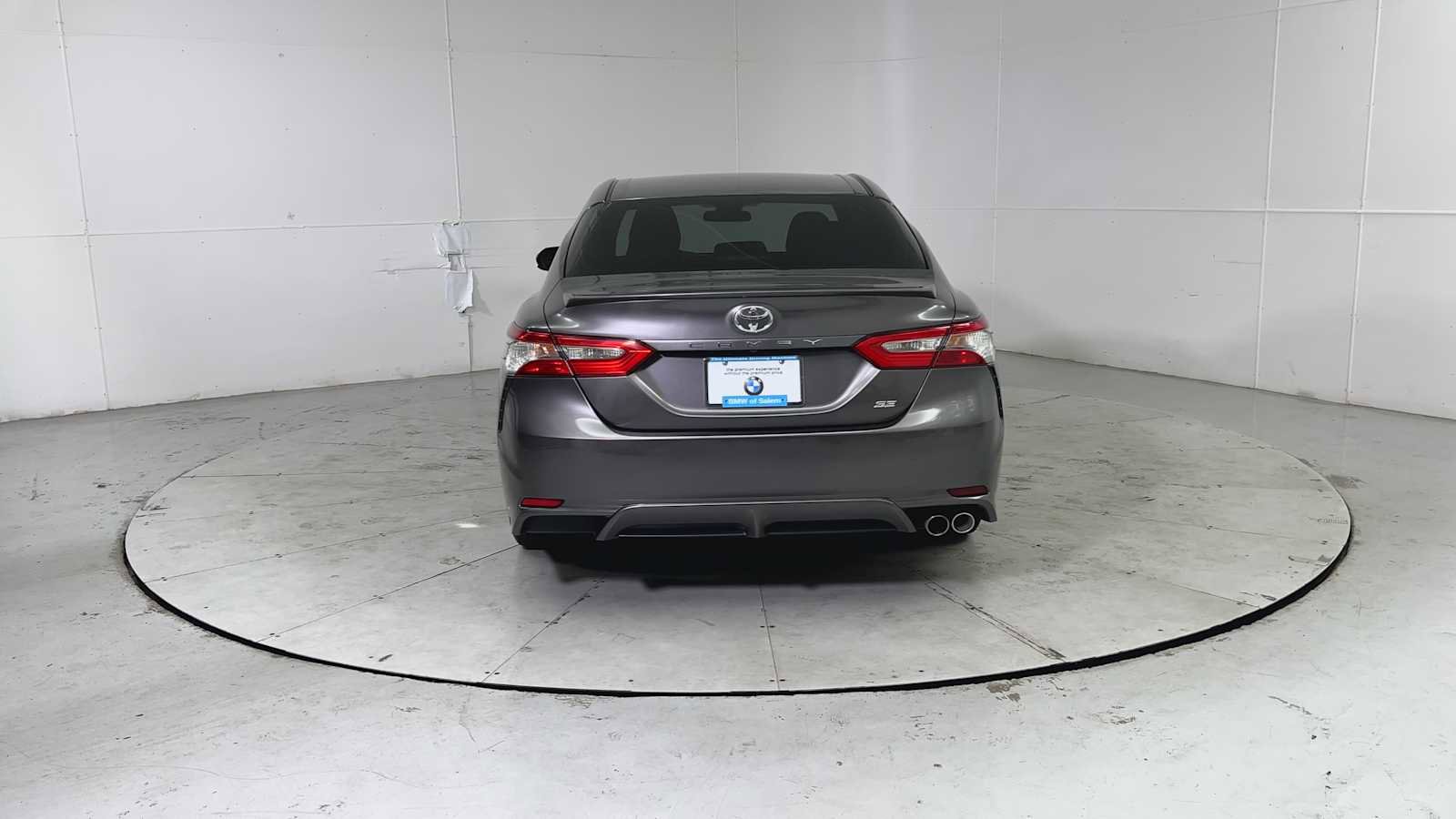 Used 2018 Toyota Camry SE image 3
