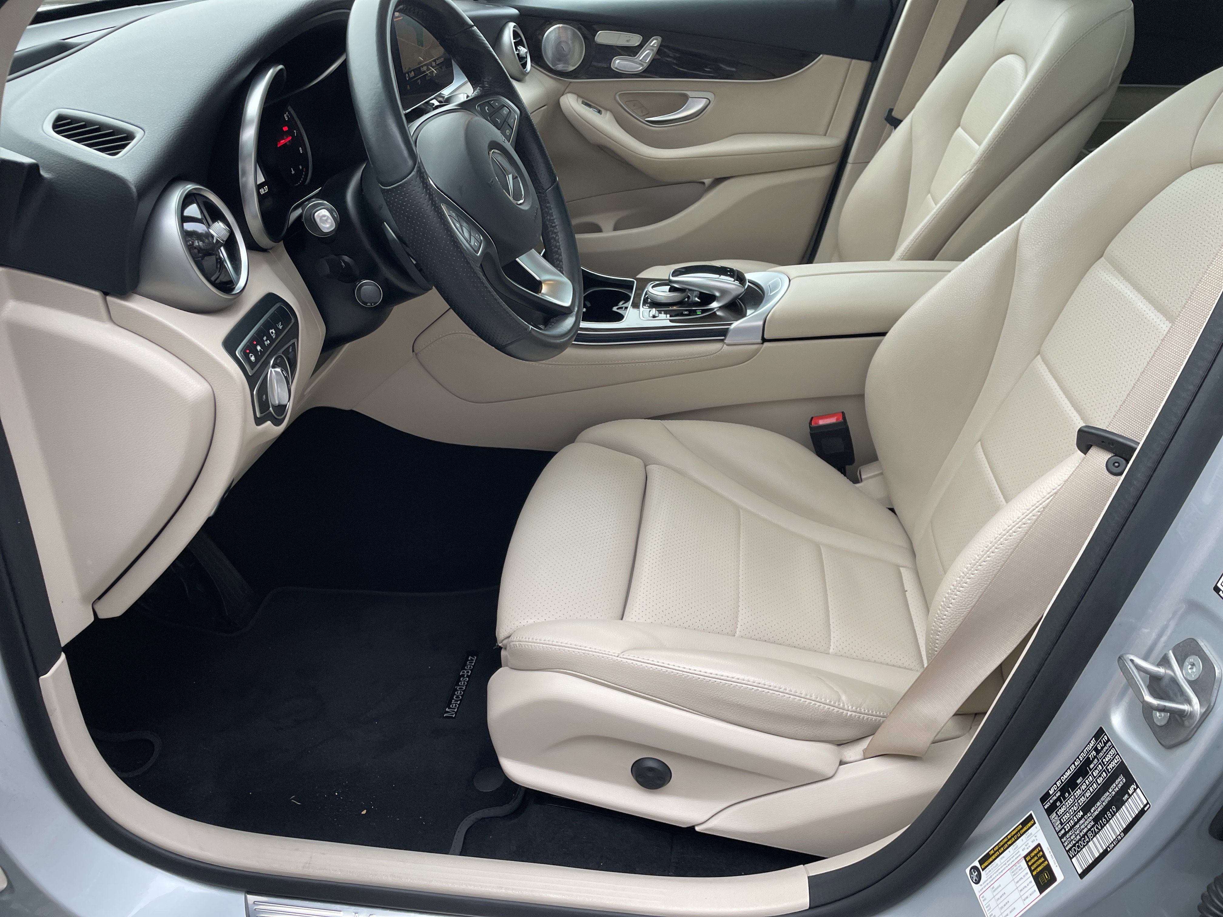 Used 2019 Mercedes-Benz GLC 300 image 21