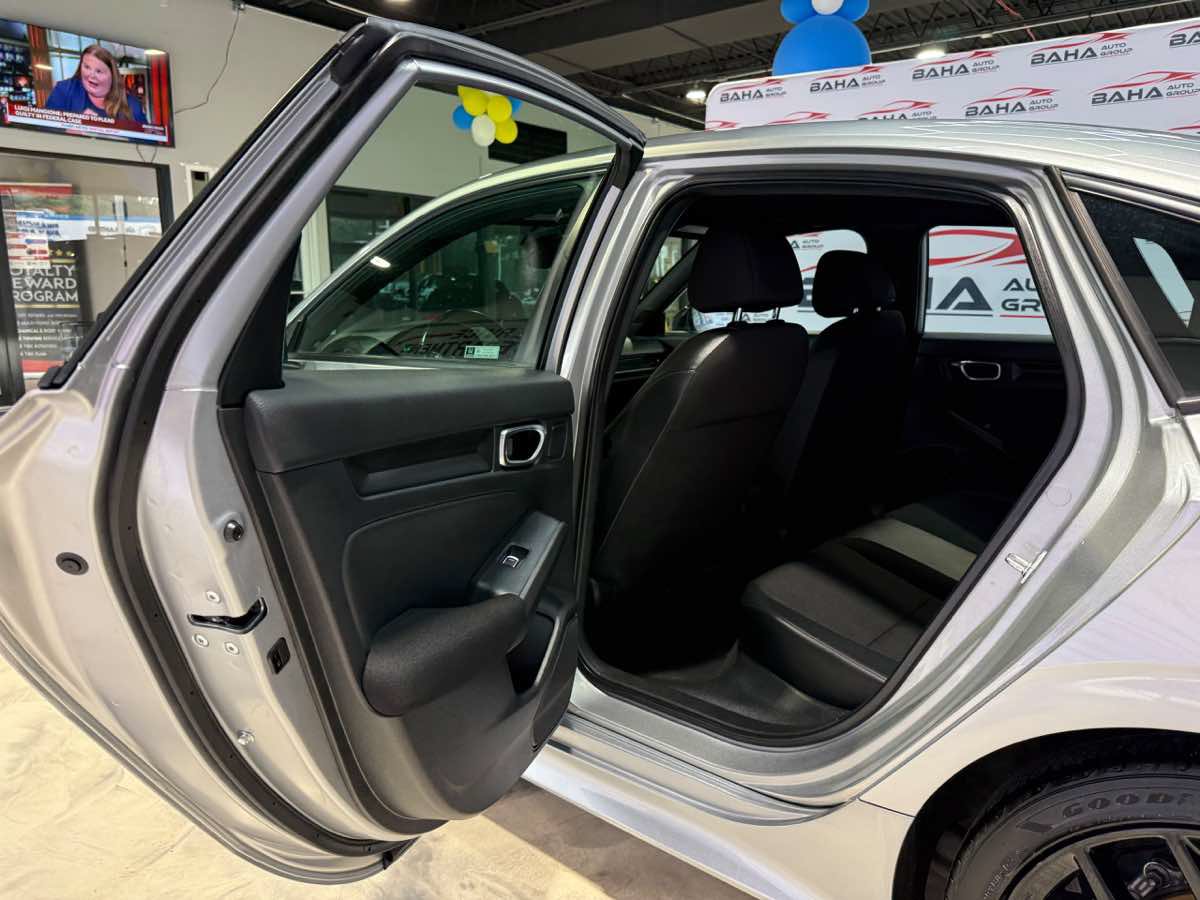 Used 2025 Honda Civic Sport image 36