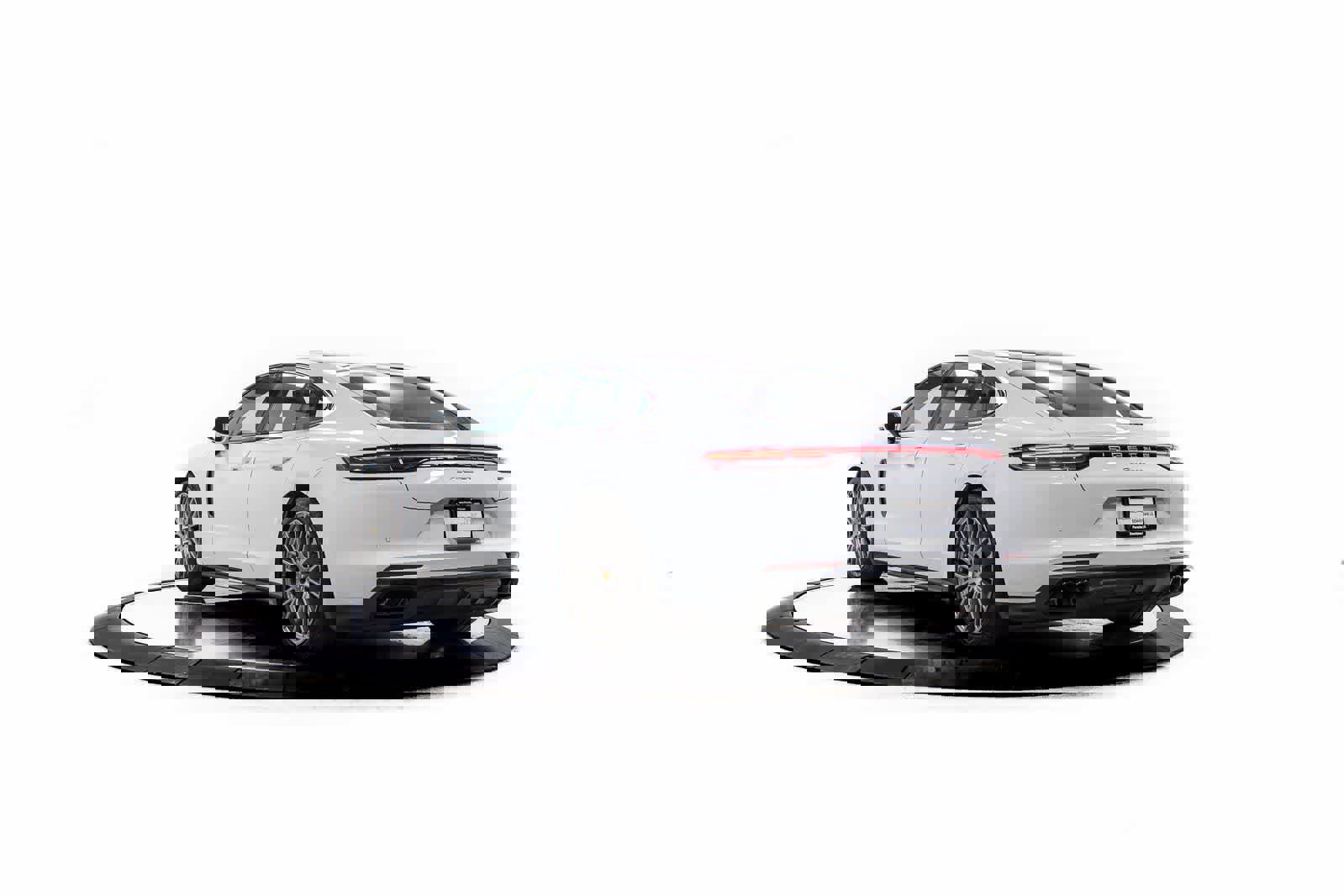 Certified 2023 Porsche Panamera Platinum Edition image 3