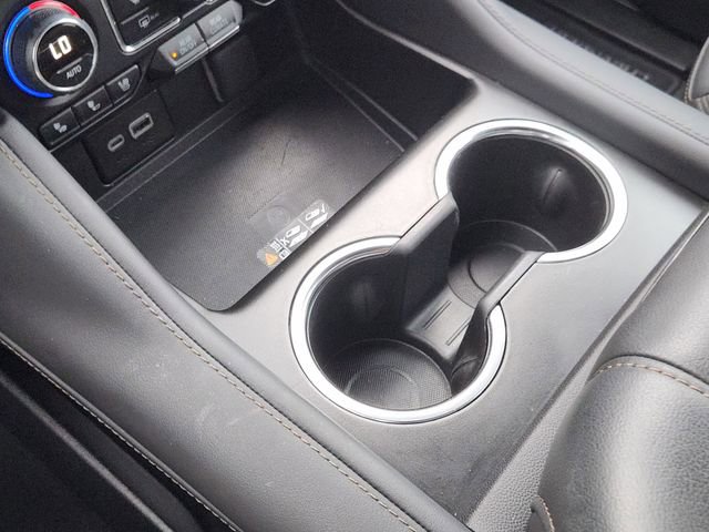 Used 2024 Chevrolet Suburban High Country image 18