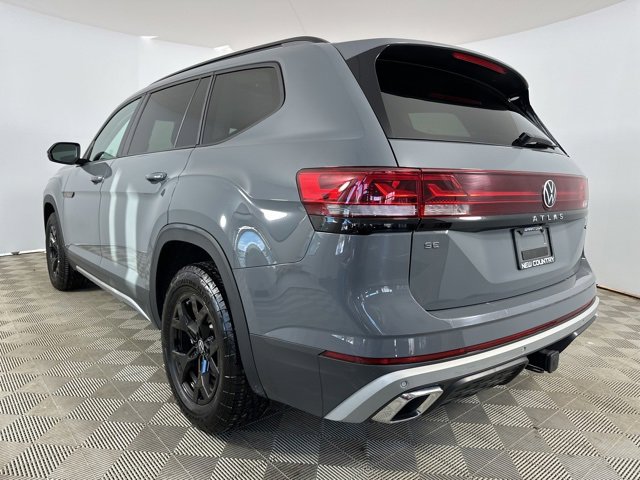 Used 2025 Volkswagen Atlas Peak Edition SE image 5