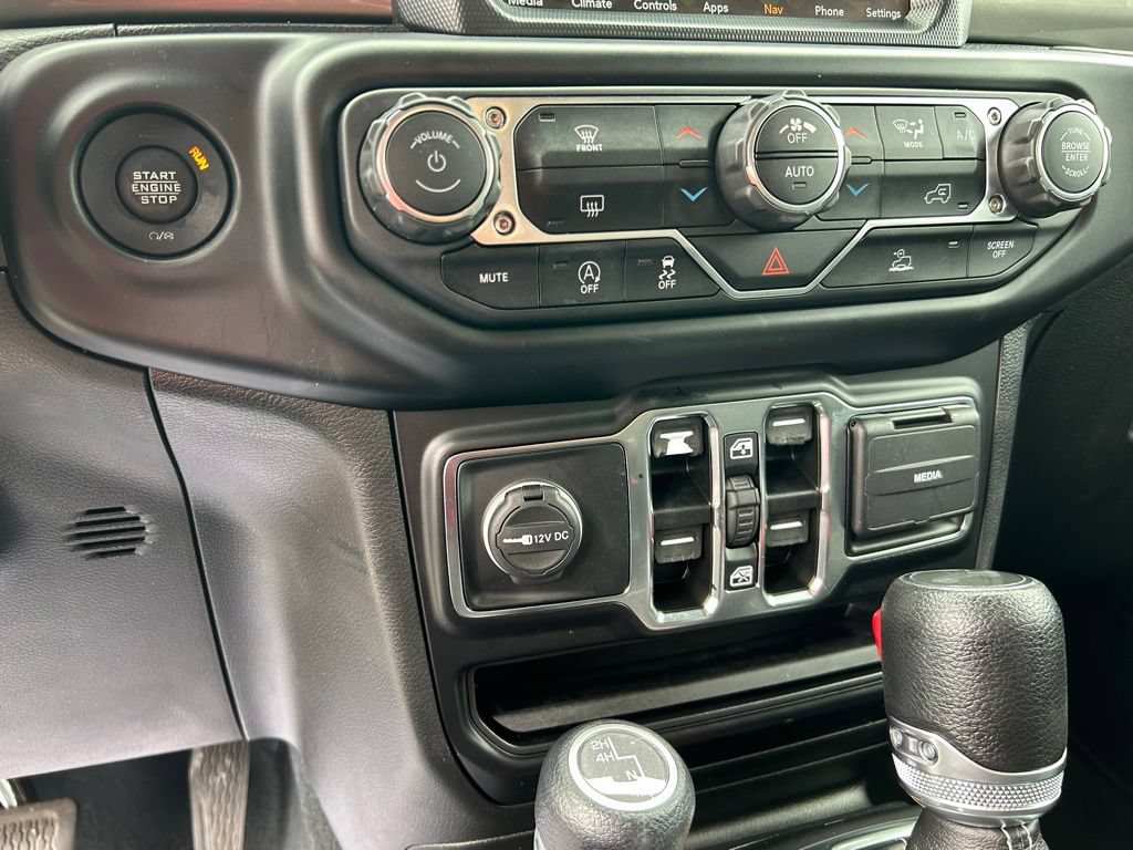Used 2022 Jeep Wrangler Unlimited Sahara AWD/4WD image 27