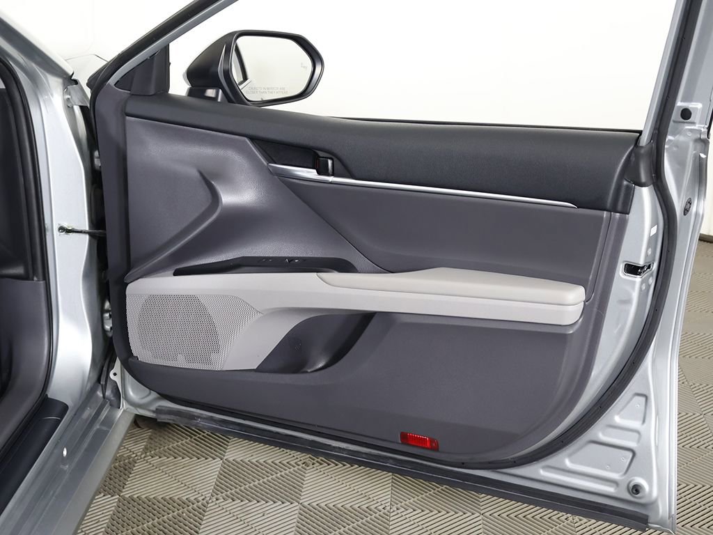 Used 2020 Toyota Camry LE w/ Convenience Package image 21