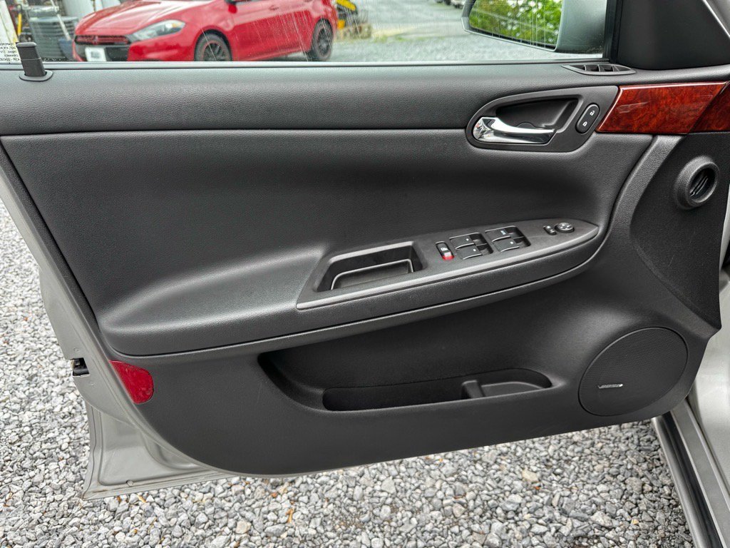 Used 2007 Chevrolet Impala SS FWD image 15