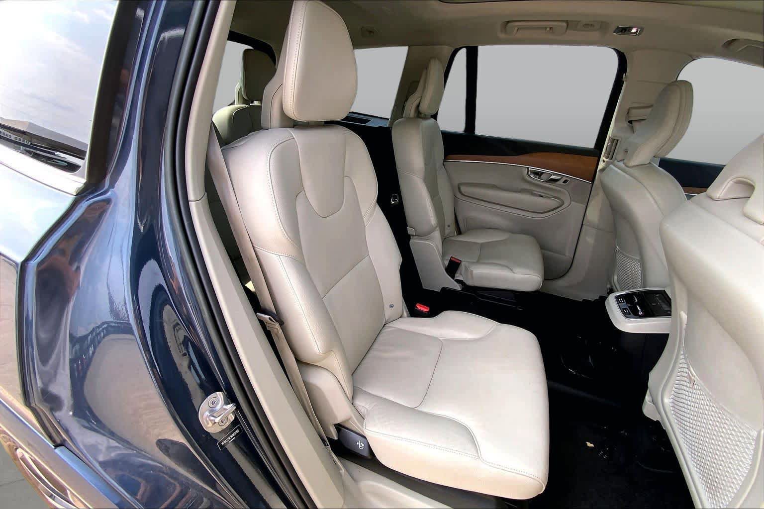 Used 2022 Volvo XC90 T6 Momentum w/ Advanced Package AWD/4WD image 19
