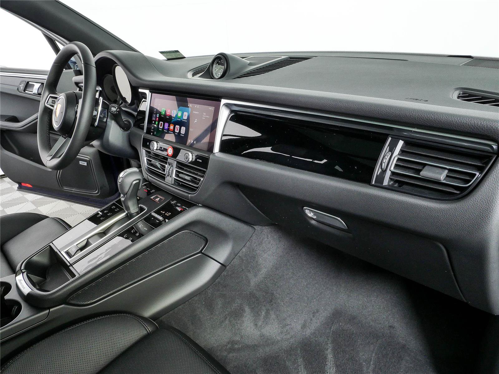 New 2026 Porsche Macan Turbo AWD/4WD image 25