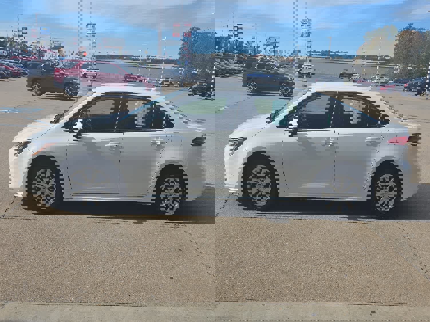 Used 2021 Toyota Corolla LE image 6