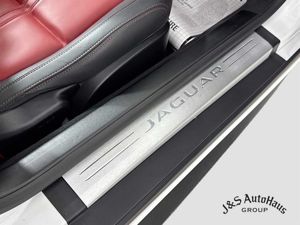 Used 2016 Jaguar F-TYPE R image 32