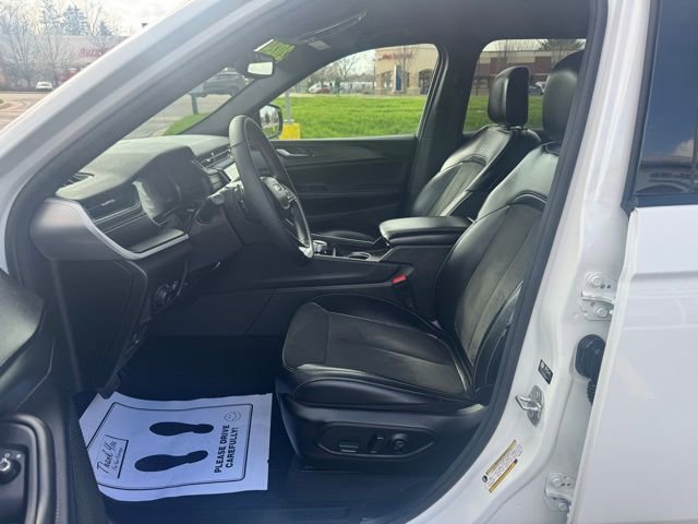 Certified 2024 Jeep Grand Cherokee Altitude image 10