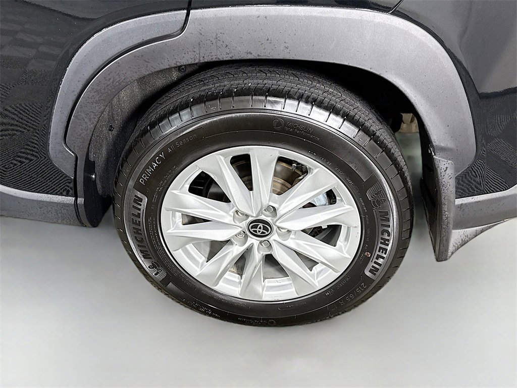Certified 2024 Toyota Corolla Cross LE image 34