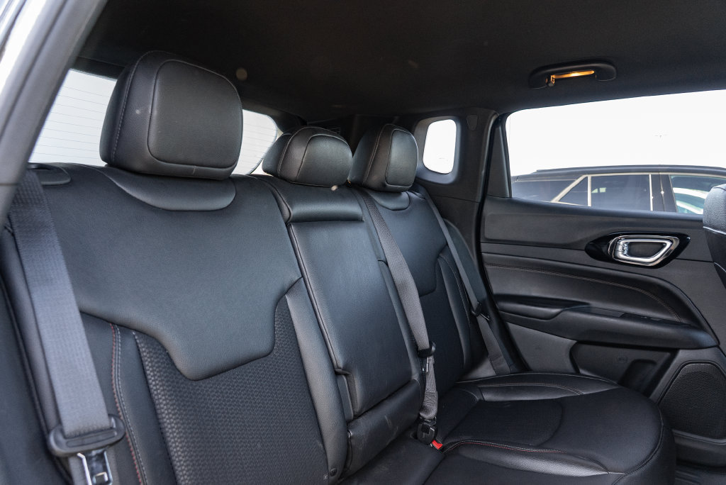 Used 2025 Jeep Compass Trailhawk AWD/4WD image 28