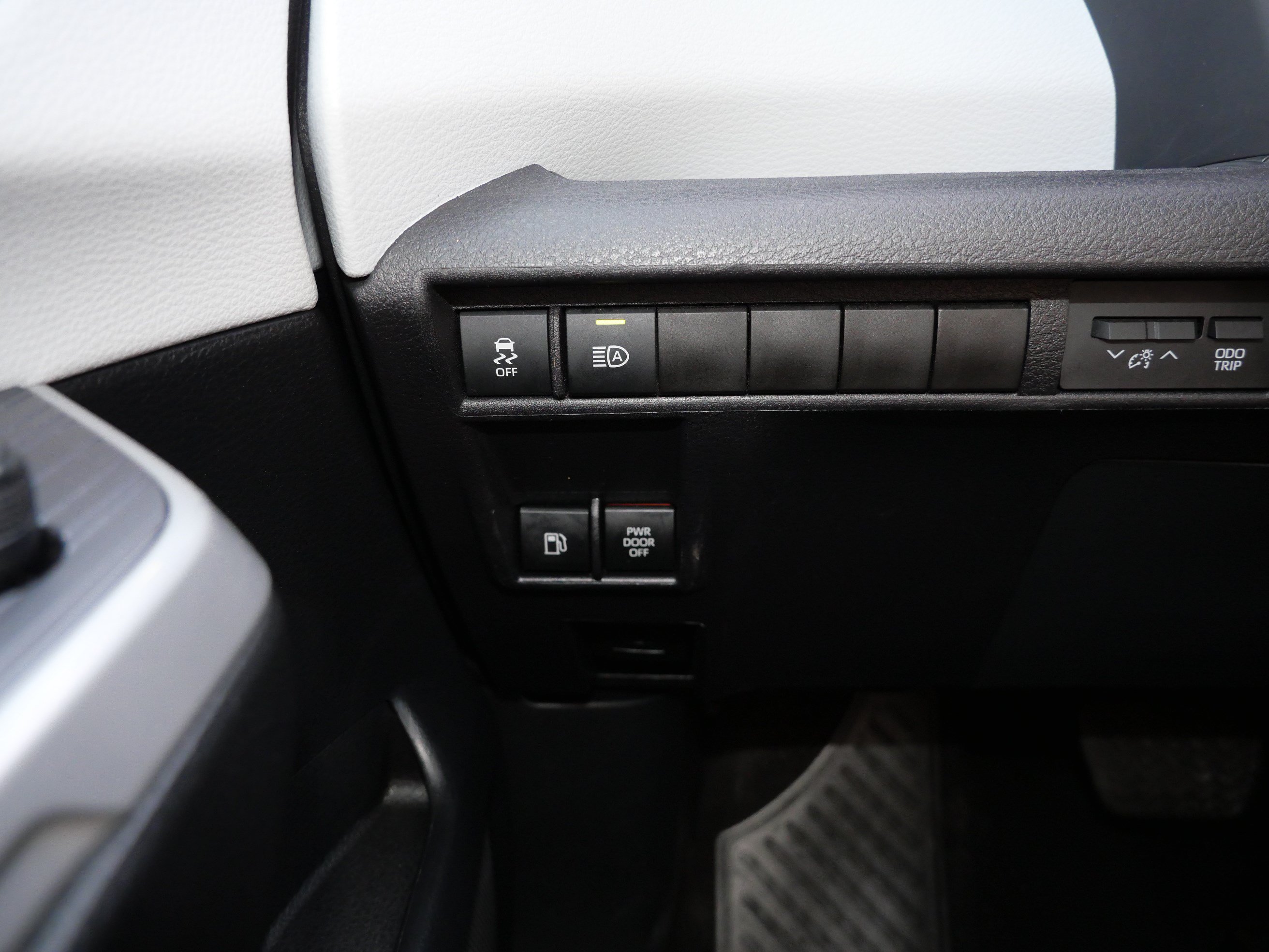 Certified 2025 Toyota Sienna LE AWD/4WD image 27