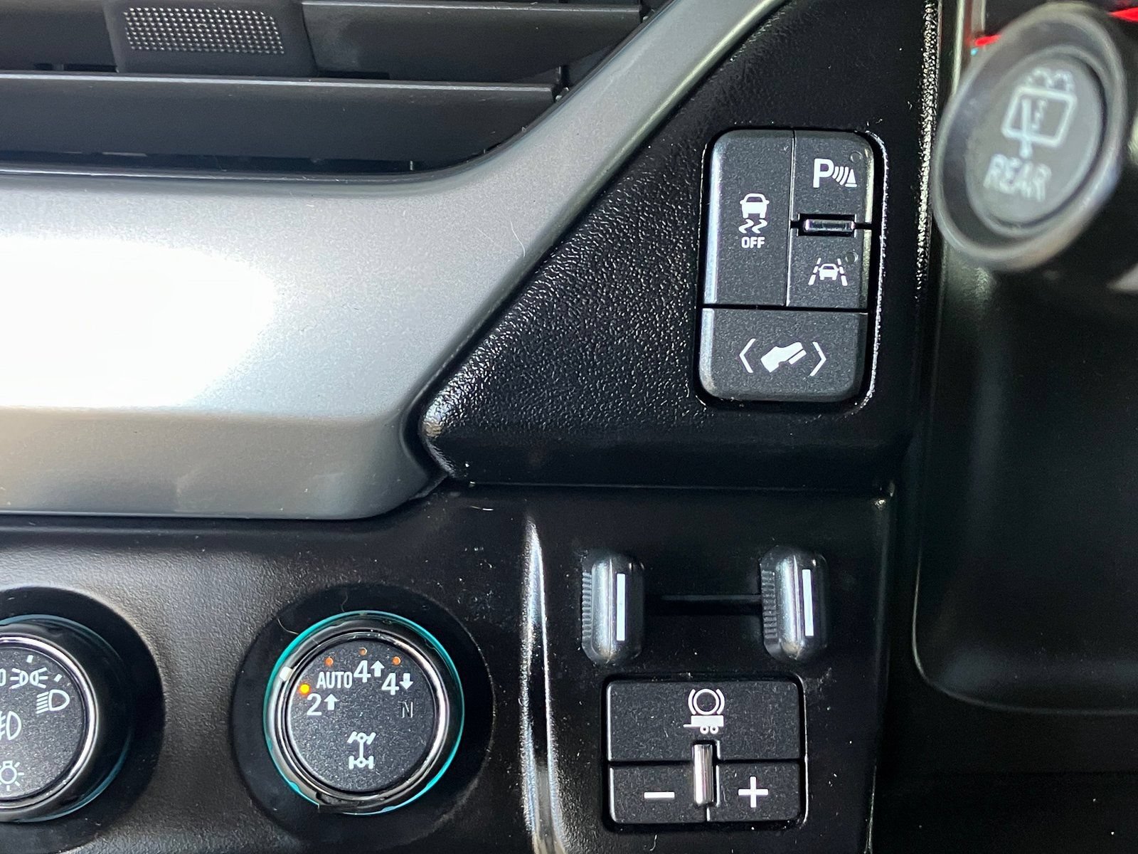 Used 2018 Chevrolet Tahoe Premier w/ RST 6.2L Performance Edition AWD/4WD image 34