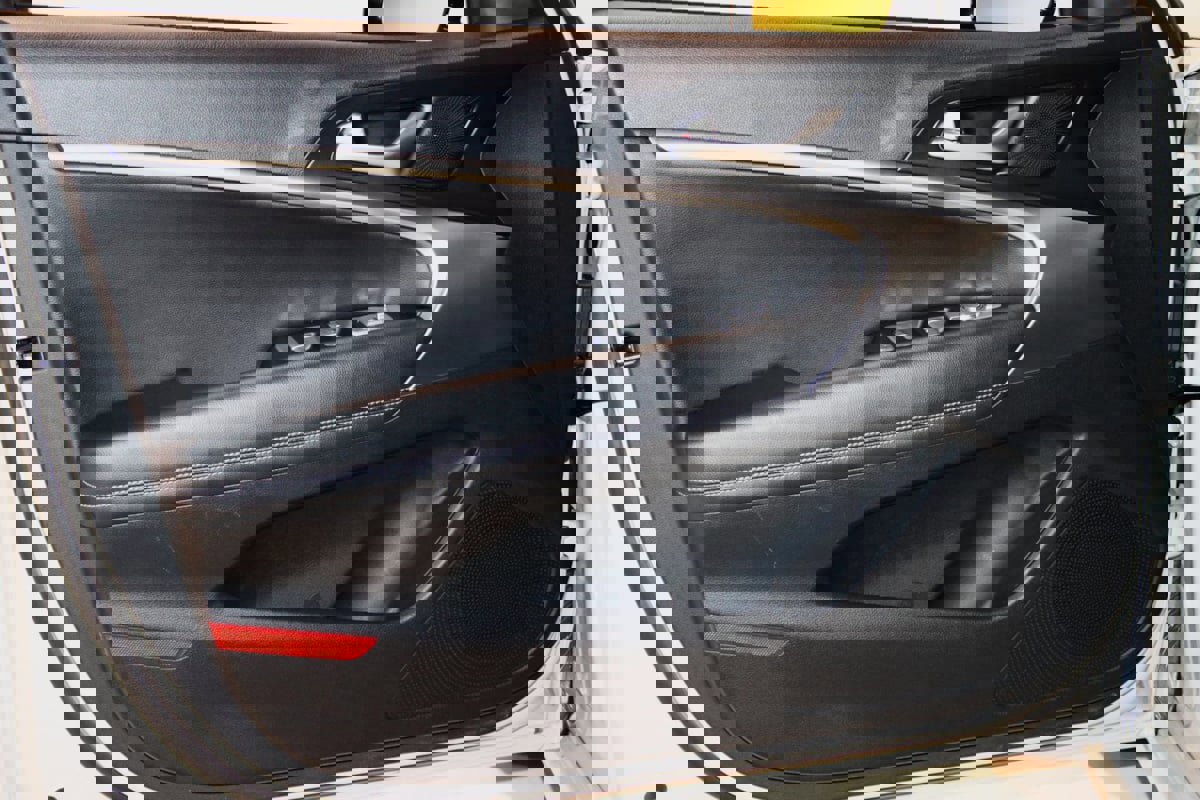 Used 2025 Genesis G70 2.5T image 31