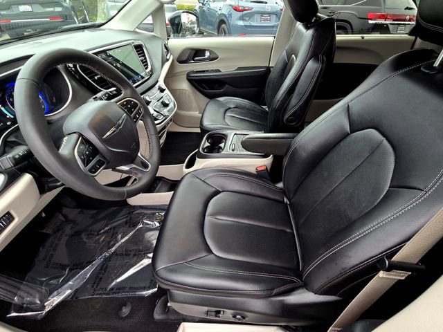 Certified 2024 Chrysler Pacifica Touring-L image 24