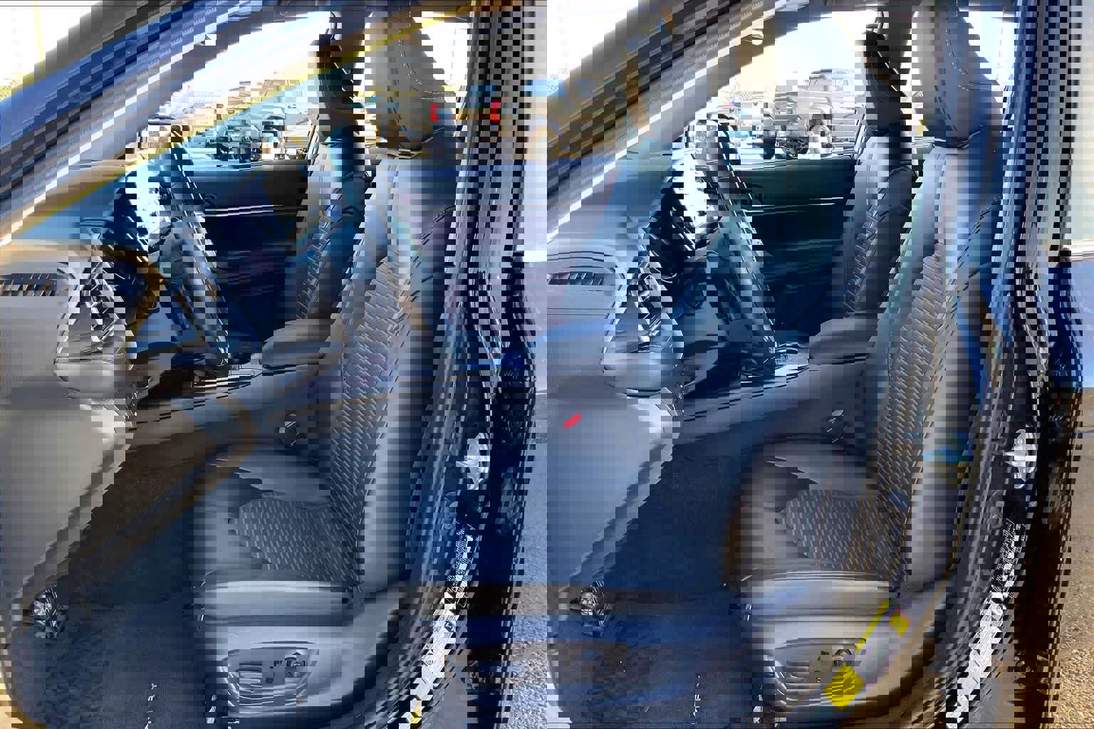 Used 2024 Toyota Camry SE image 7