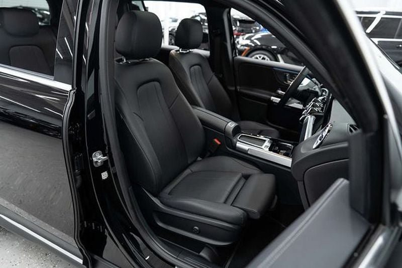Used 2024 Mercedes-Benz GLB 250 4MATIC w/ Driver Assistance Package image 11