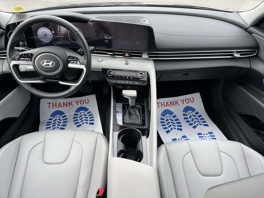 Certified 2025 Hyundai Elantra Limited image 14