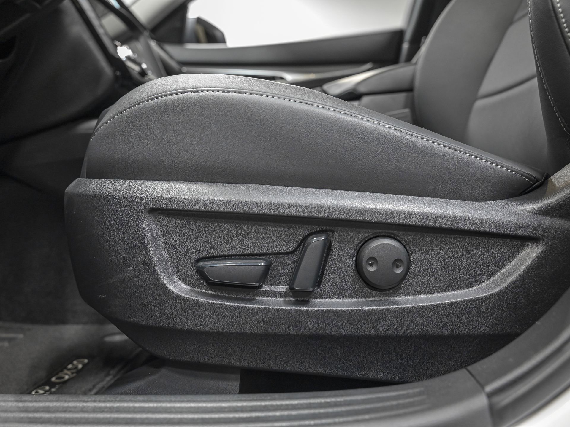 Used 2025 INFINITI QX50 Pure image 14