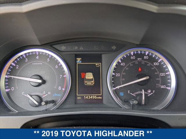Used 2019 Toyota Highlander SE w/ Carpet Mat Package (TMS) image 16