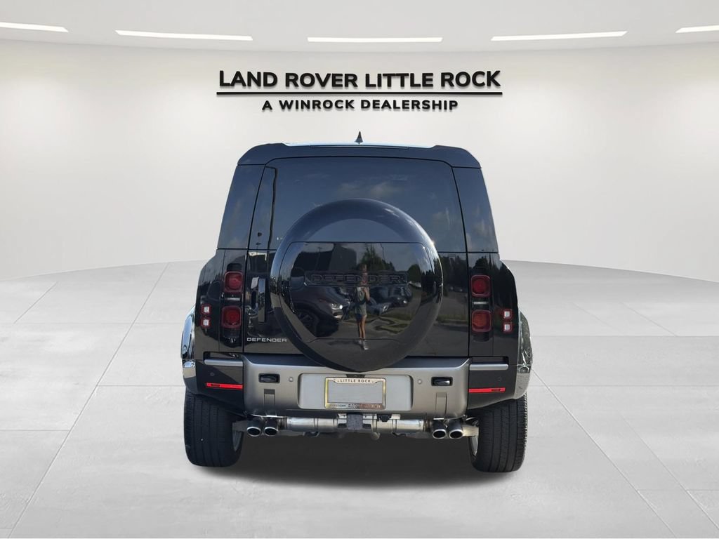 Used 2025 Land Rover Defender 110 X-Dynamic SE AWD/4WD image 7