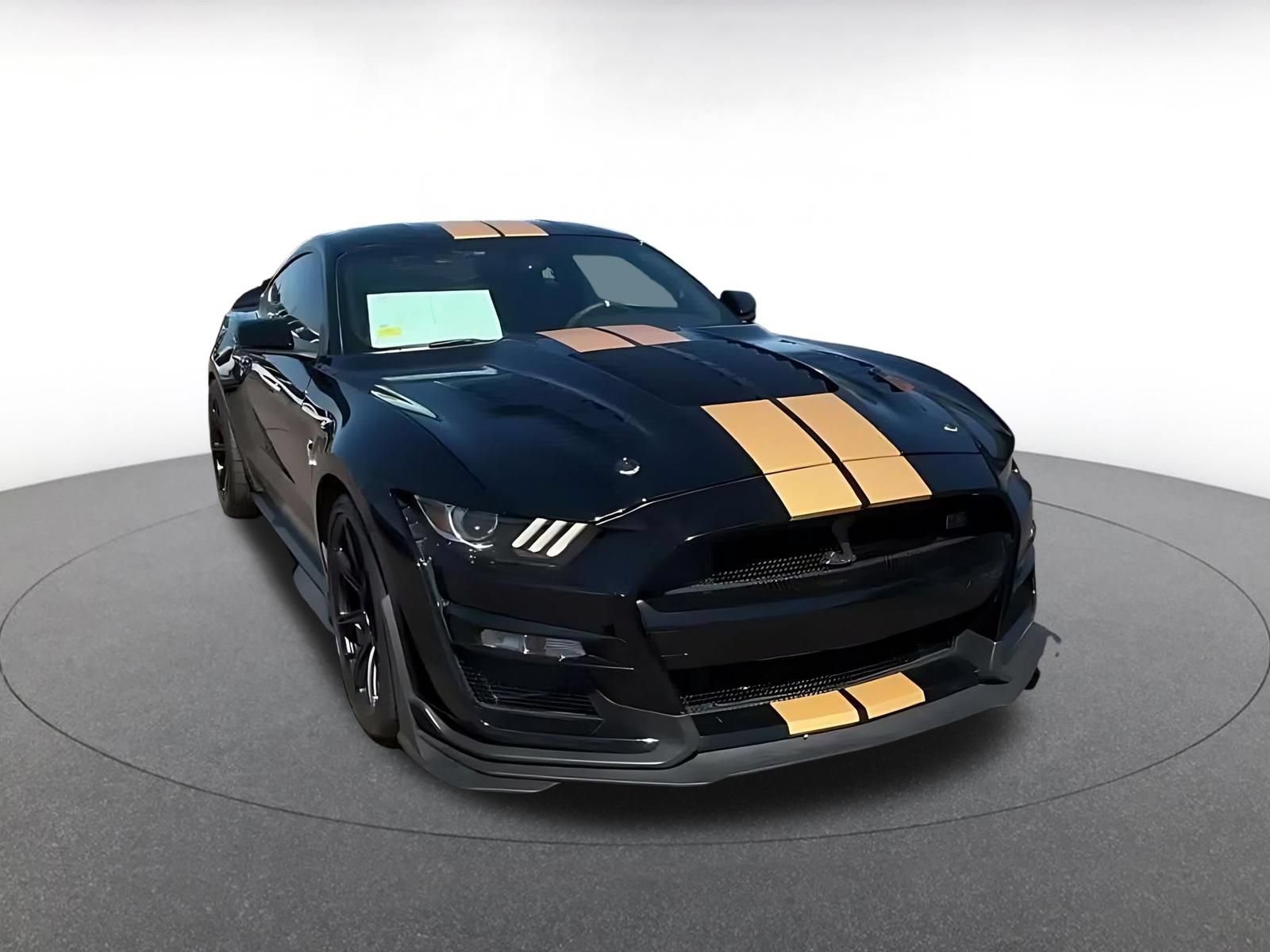 Used 2022 Ford Mustang Shelby GT500 w/ Technology Package RWD image 3