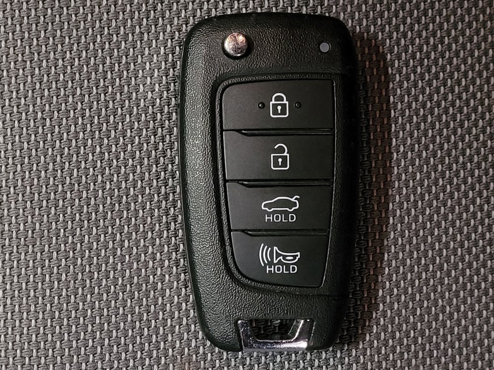 Used 2025 Hyundai Elantra SE FWD image 32