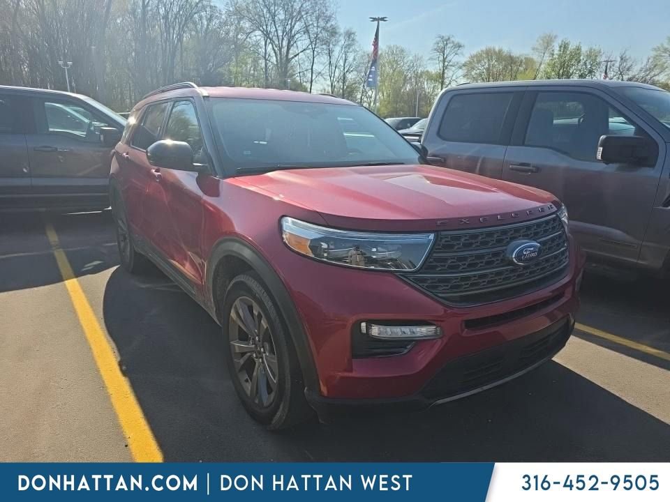 Used 2022 Ford Explorer XLT w/ Equipment Group 202A AWD/4WD image 2