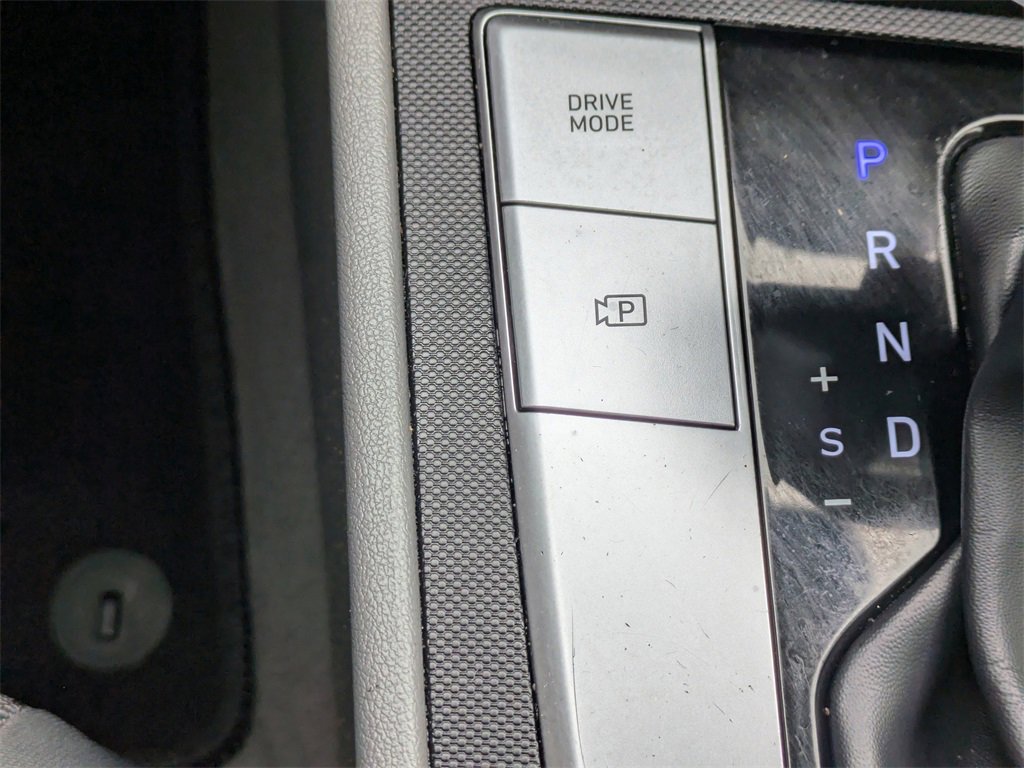 Used 2023 Hyundai Elantra SE w/ Cargo Package image 20