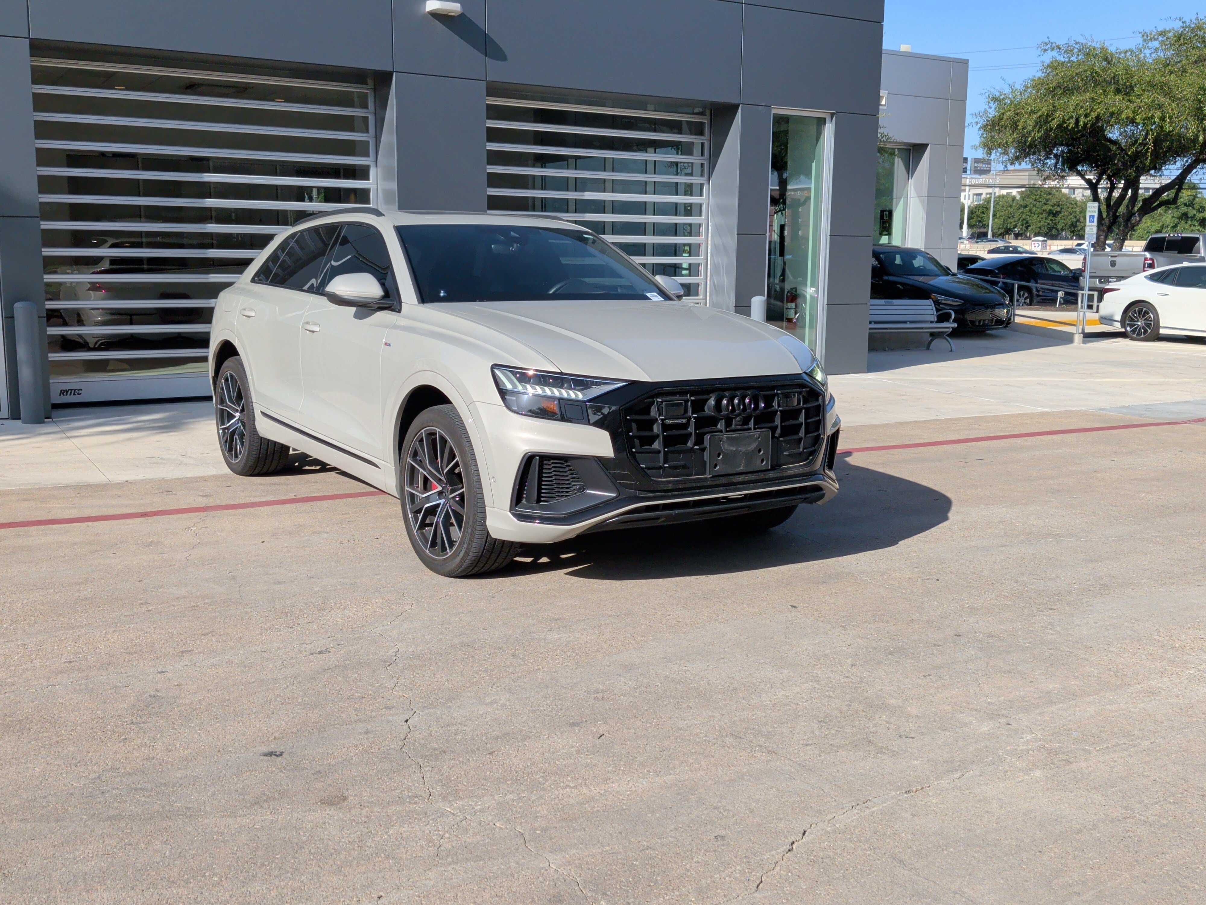 Used 2023 Audi Q8 Prestige w/ Prestige Package AWD/4WD image 2