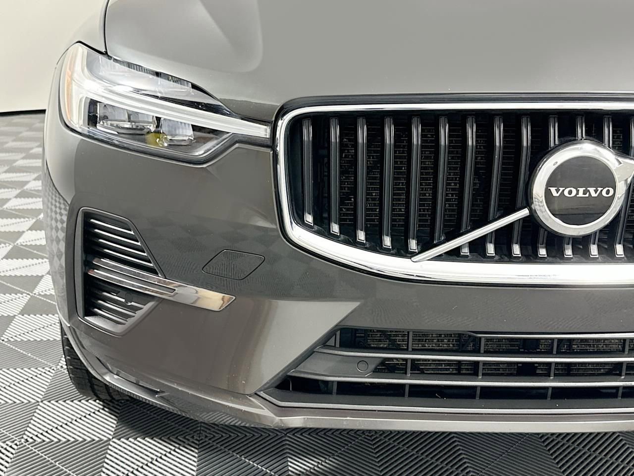 Used 2022 Volvo XC60 B5 Momentum AWD/4WD image 3