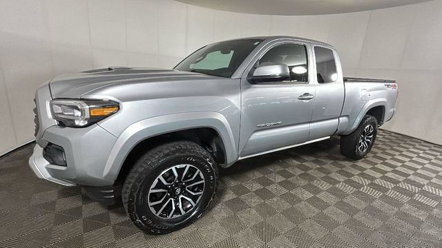 Used 2022 Toyota Tacoma TRD Sport w/ TRD Premium Sport Package AWD/4WD image 6