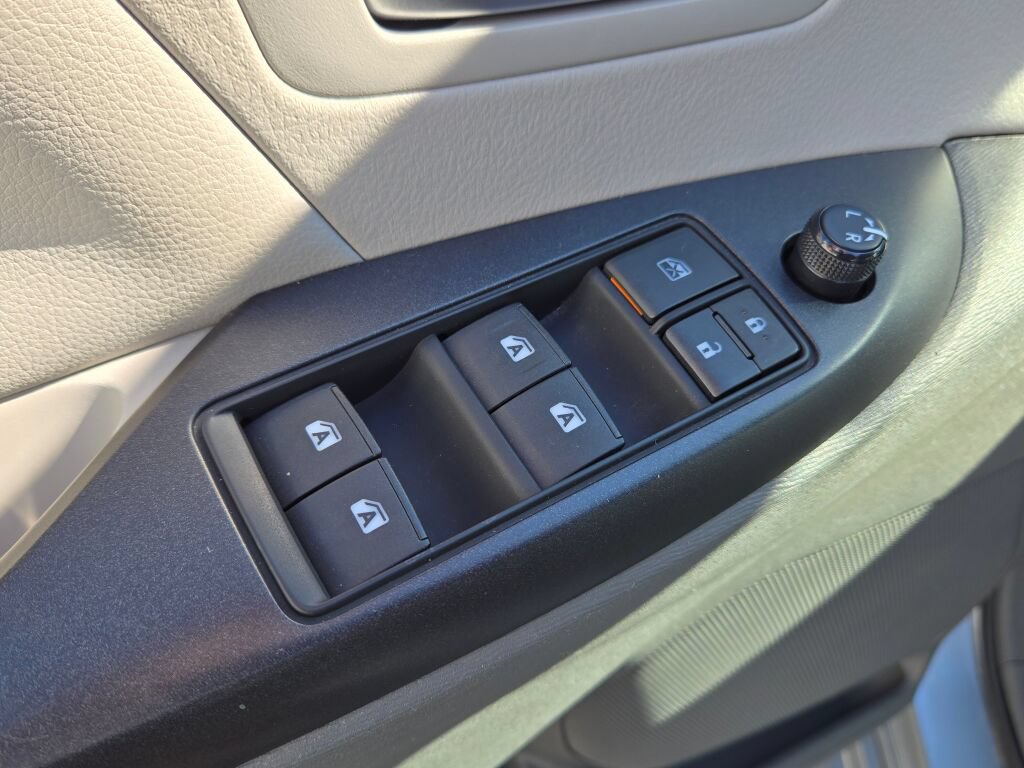 Used 2015 Toyota Sienna LE FWD image 21