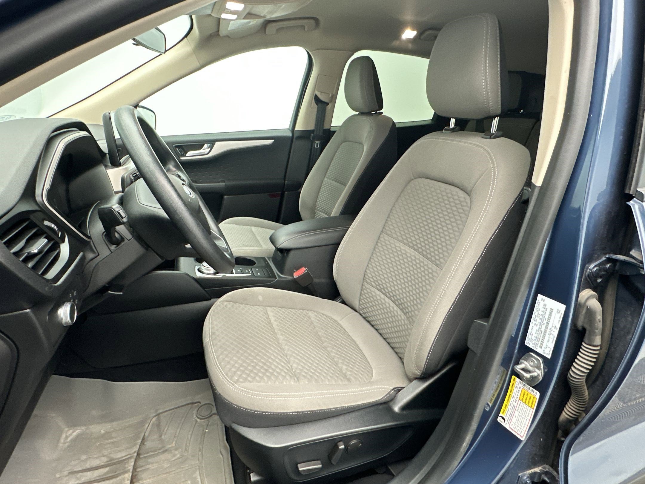 Used 2020 Ford Escape SE image 5