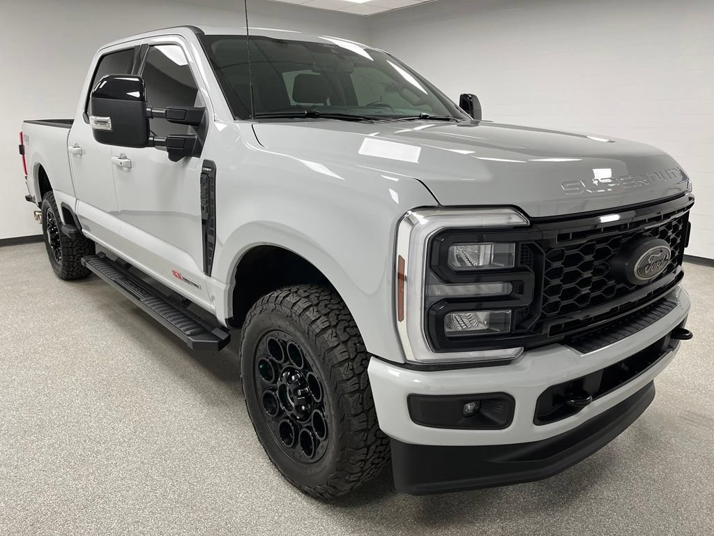 Used 2026 Ford F350 Lariat w/ Black Appearance Package AWD/4WD image 2