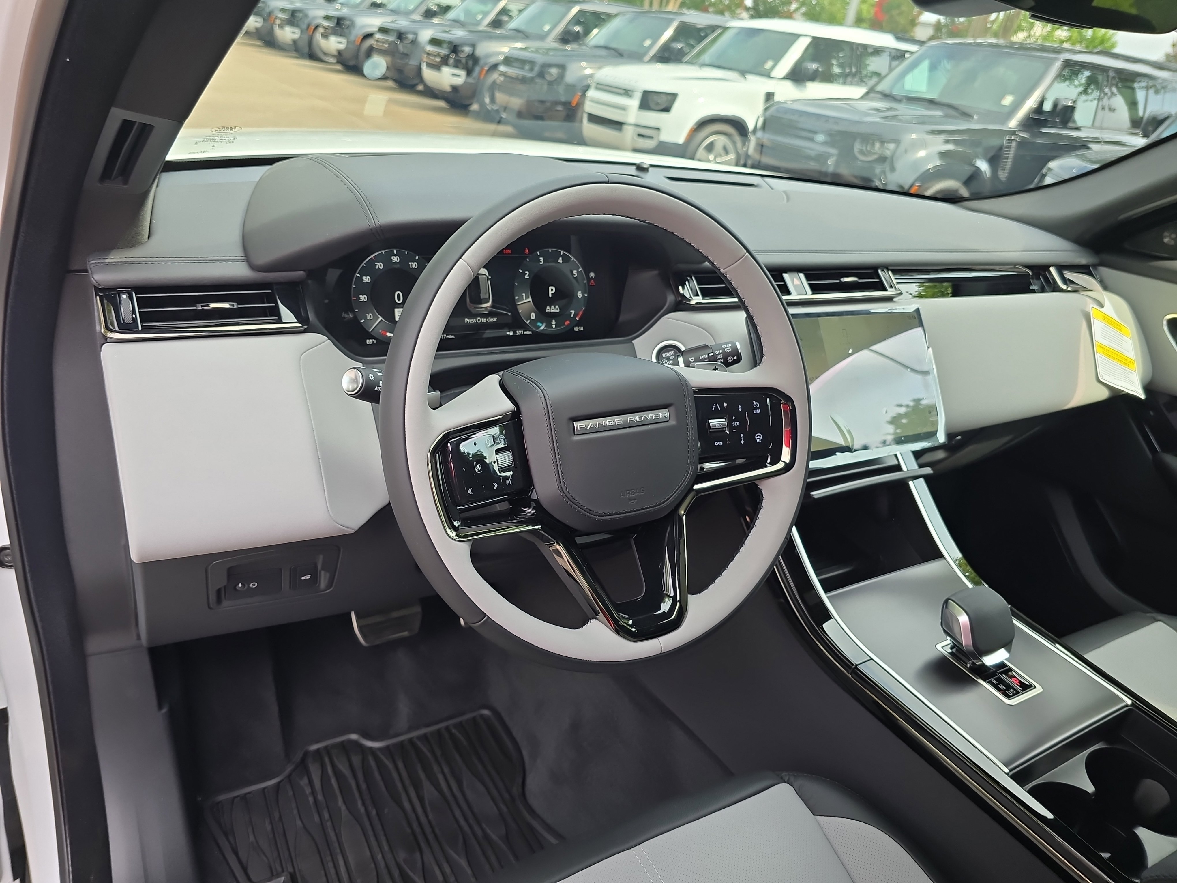 New 2026 Land Rover Range Rover Velar Dynamic SE image 16