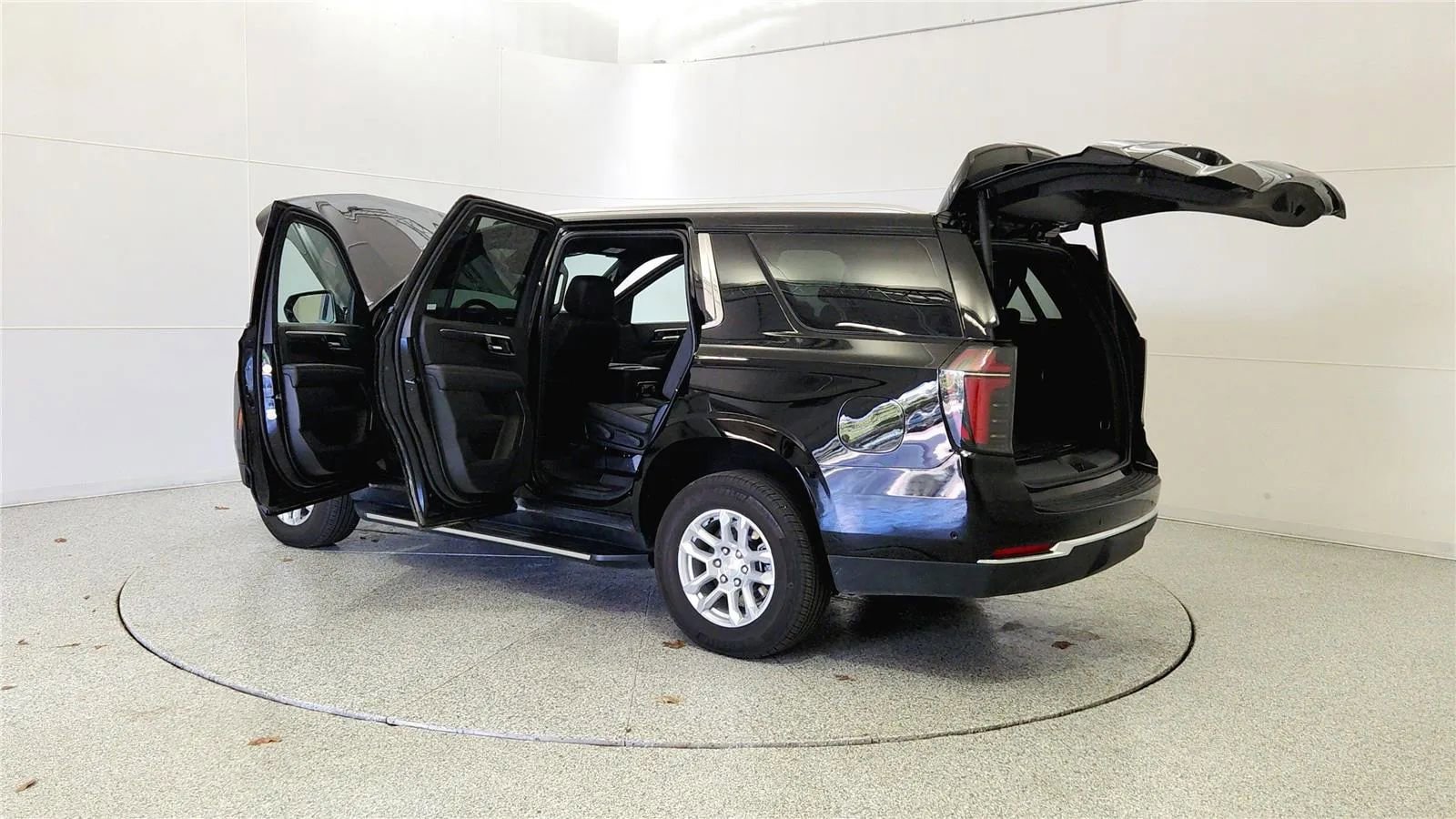 Used 2025 Chevrolet Tahoe LT AWD/4WD image 11